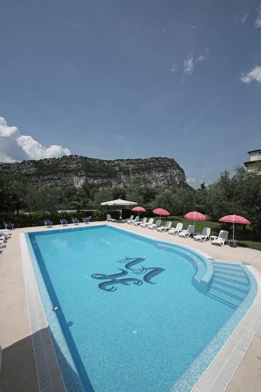 Hotel Villa Verde Torbole Sul Garda ภายนอก รูปภาพ