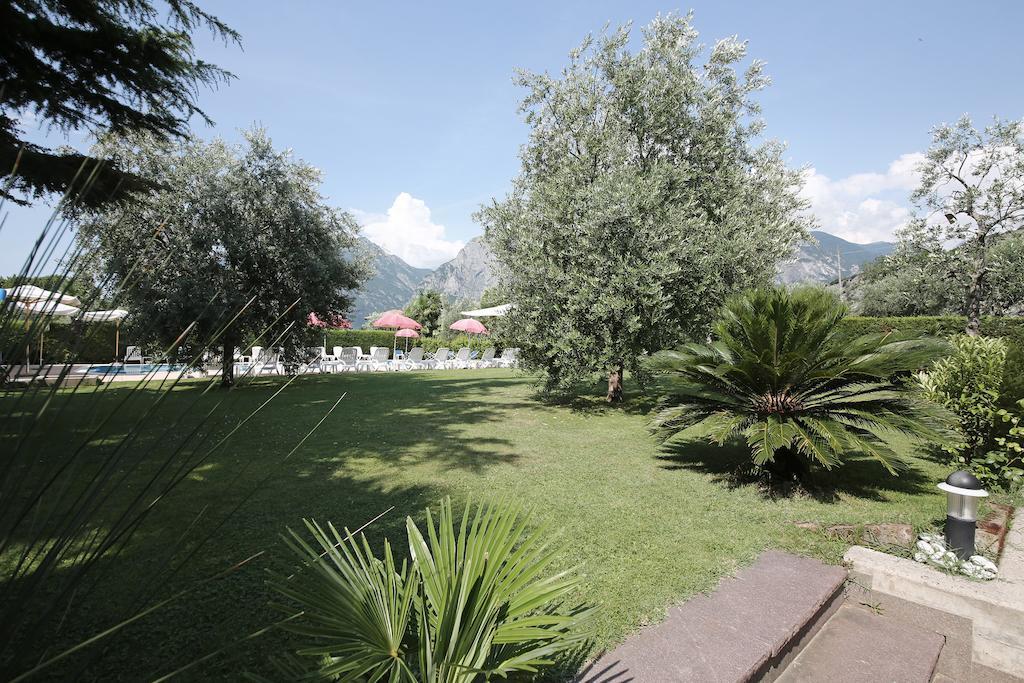 Hotel Villa Verde Torbole Sul Garda ภายนอก รูปภาพ