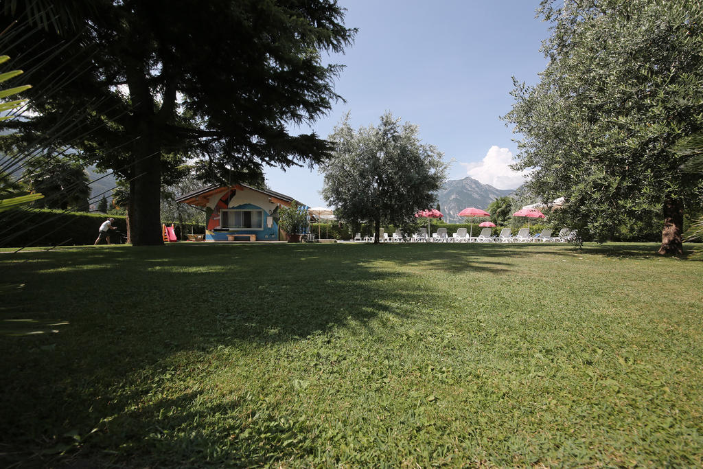 Hotel Villa Verde Torbole Sul Garda ภายนอก รูปภาพ