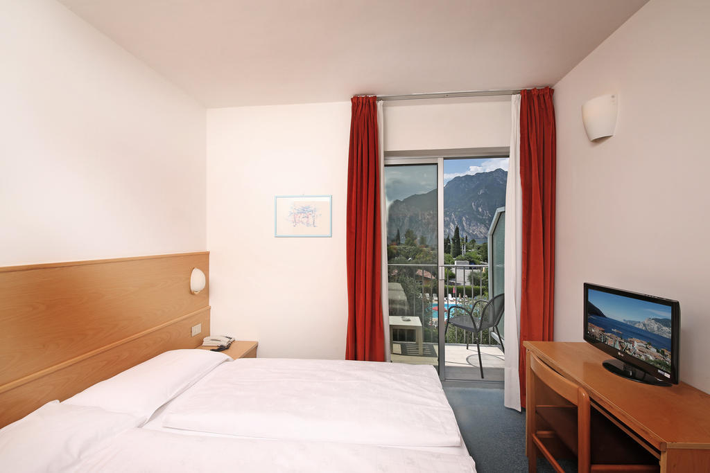 Hotel Villa Verde Torbole Sul Garda ภายนอก รูปภาพ
